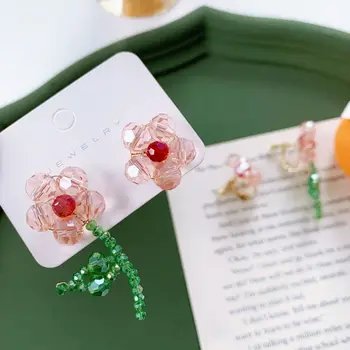Красиви и Семпли Обеци-Карамфил За Жени, Асиметрични малки обеци със зелен кристал във формата на цвете, Бижута